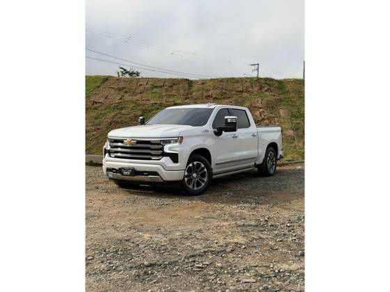 CHEVROLET SILVERADO 5.3 V8 GASOLINA 1500 HIGH COUNTRY 4X4 AUTOMÁTICO